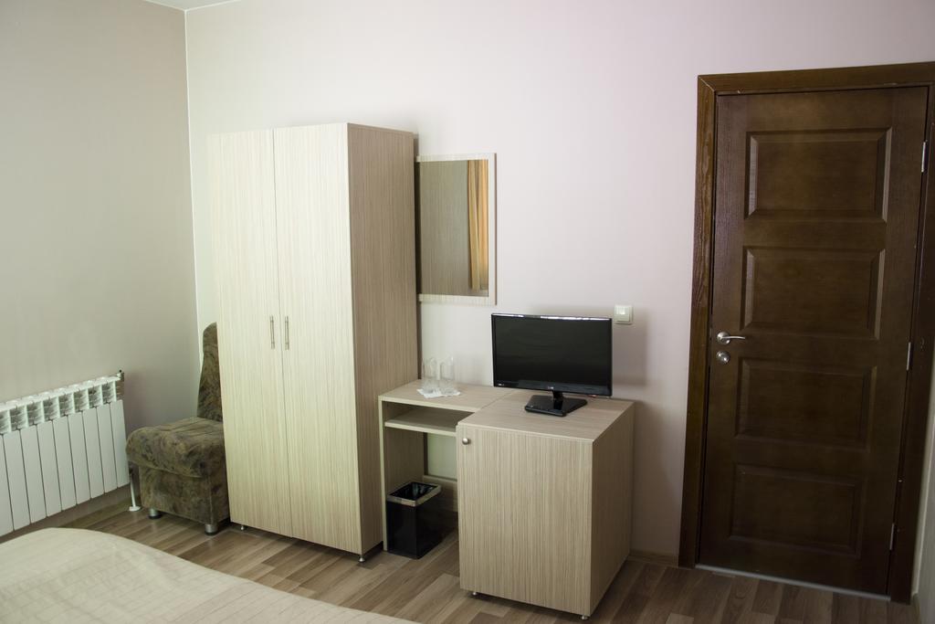 Ивелия Къща За Гости Dospat Ngoại thất bức ảnh